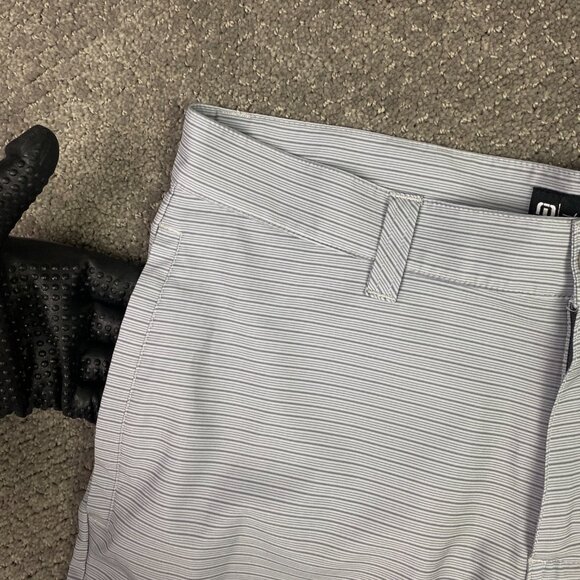 Travis Mathew Beck Shorts Men's 32 Gray Stripes Stretch Golf Performance Wear - Picture 2 of 11